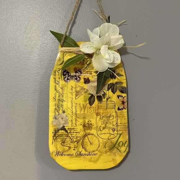 Mason Jar Hanging Wall Decor (White flowers with spring decor) - Picture 4 of 4